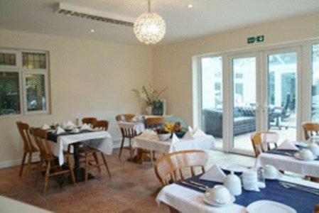 Gatwick House Hotel Horley Bagian luar foto