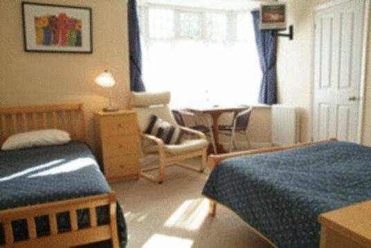 Gatwick House Hotel Horley Ruang foto